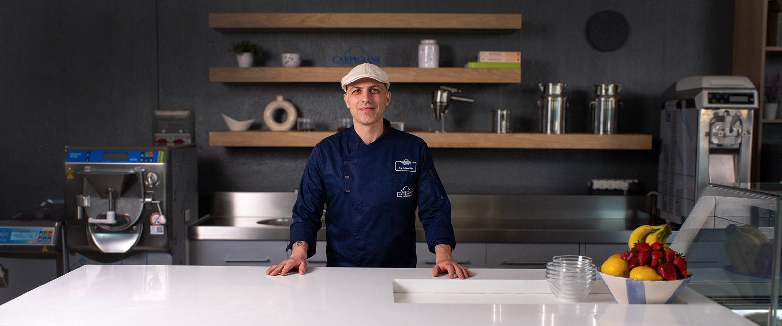 Renzo Fabro, Maestro Heladero de Carpigiani Gelato University, en su obrador